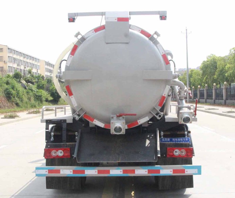 环卫车垃圾车：让城市更干净